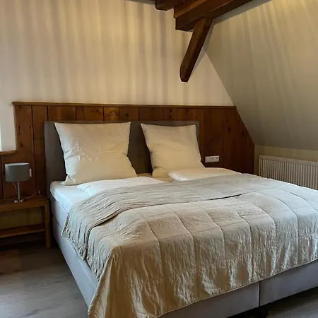 Altes Rathaus 3*